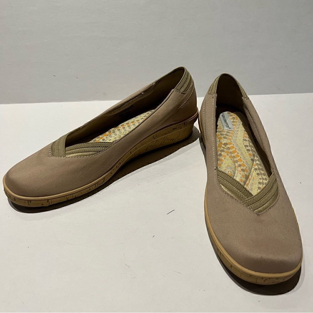 Women's Grasshoppers Light Tan Espadrilles Wedge Shoes Size 9M Cork Heels